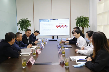 蜀山区人大常委会党组书记沈成富一行莅临沃瑞眼科医院调研指导