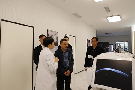 蜀山区人大常委会党组书记沈成富一行莅临沃瑞眼科医院调研指导