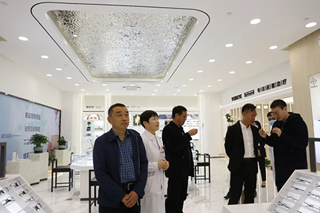 蜀山区人大常委会党组书记沈成富一行莅临沃瑞眼科医院调研指导