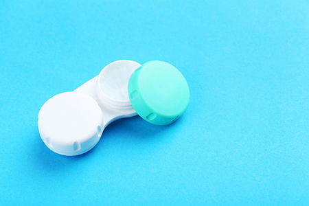 600度近视戴隐形眼镜打篮球可以吗？对眼镜有危害吗?