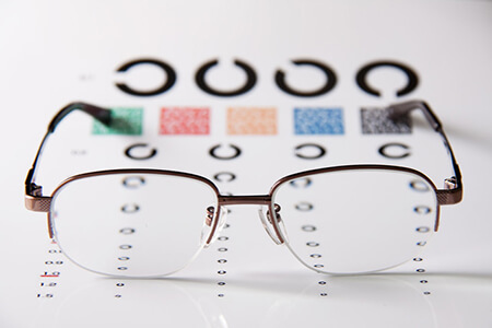 控制近视有妙招：离焦镜片是什么？离焦镜片适合孩子戴吗？