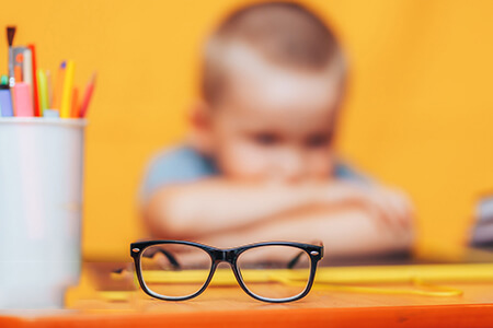  家长速看：小孩近视100度怎么办，还能不能恢复？