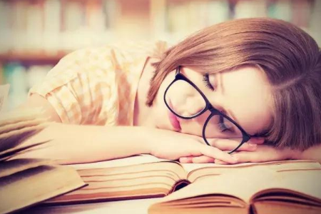 出现眼睛散光是怎么样的现象呢？