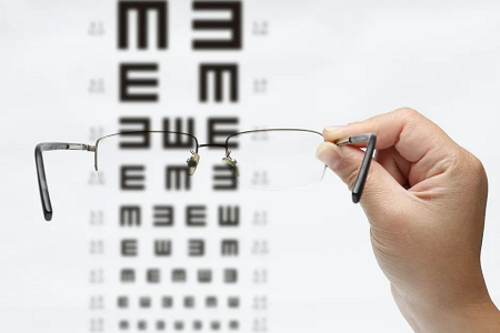 近视发生的原因是什么？如何?；な恿Γ? title=