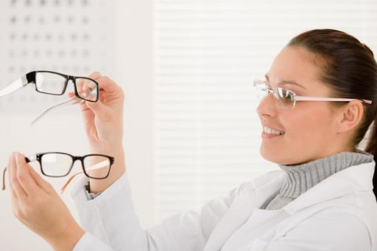 ICL晶体植入术50多岁能做吗？