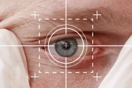 近视眼想做全飞秒近视手术疼不疼？