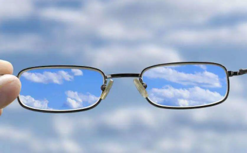 依视路镜片属于什么档次呢？