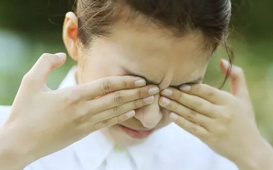 近视手术后为什么会出现干眼症状?