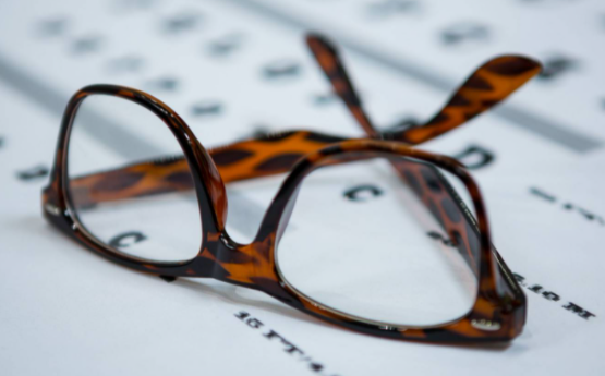 坚持视力养护，终生受益！