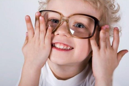 如何科学减缓宝宝近视度数的加深？