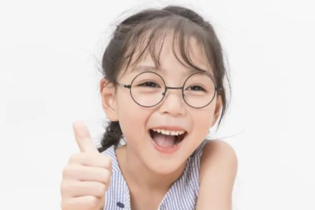 小学生近视眼怎么矫正？