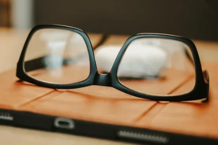 除了手术、眼药水、角膜塑形镜以外还有什么好的方法防控近视？