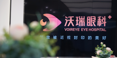 为什么眼科医生和护士戴眼镜？