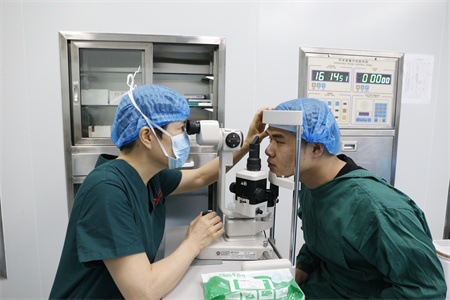 如何预防近视加重？